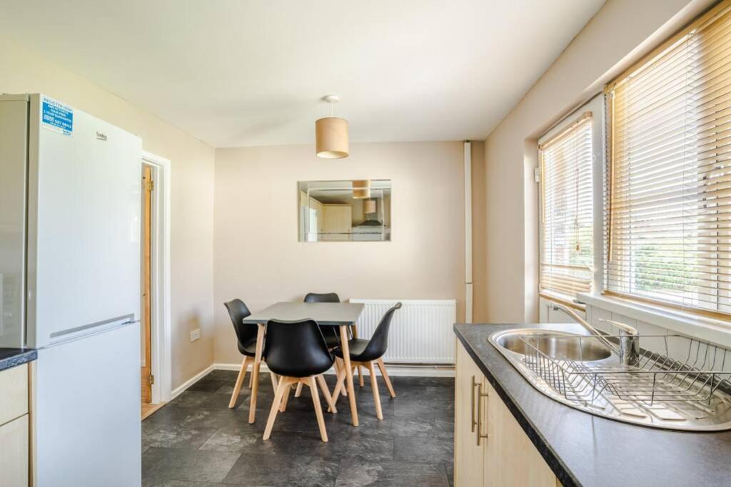 Off Road Parking, Smart Tv In Each Room! Swansea Dış mekan fotoğraf